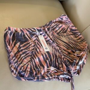 Sundry Women's Pink and Black Patterned Shorts